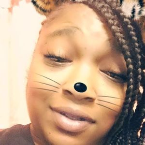 Meet your Posher, Lenora